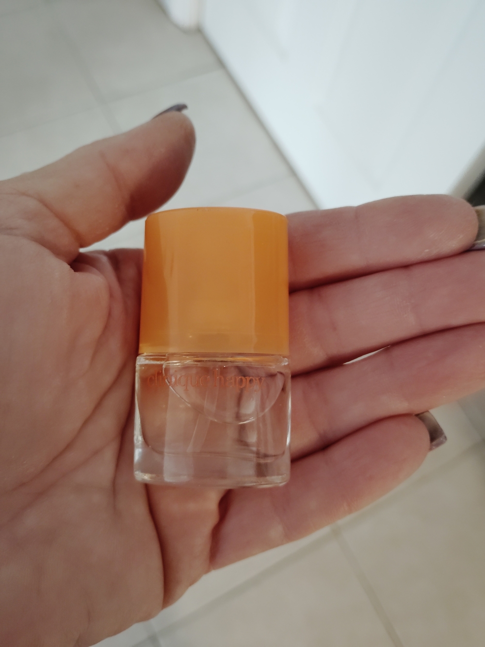 Clinique Happy Women Fragrance with Peach-Colored Cap - Picture 2 of 2